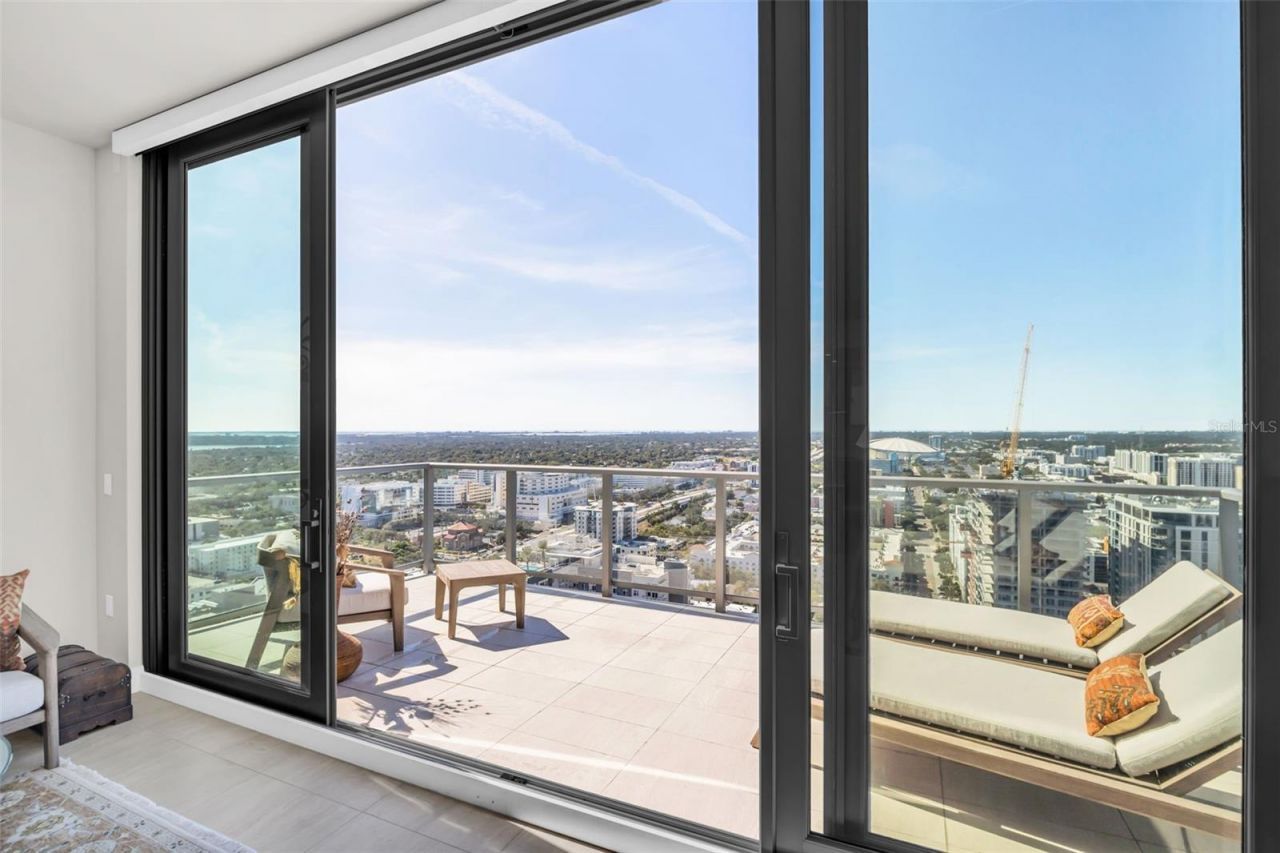 301 1st Street S, Unit 3305, Saint Petersburg, FL 33701 Photo