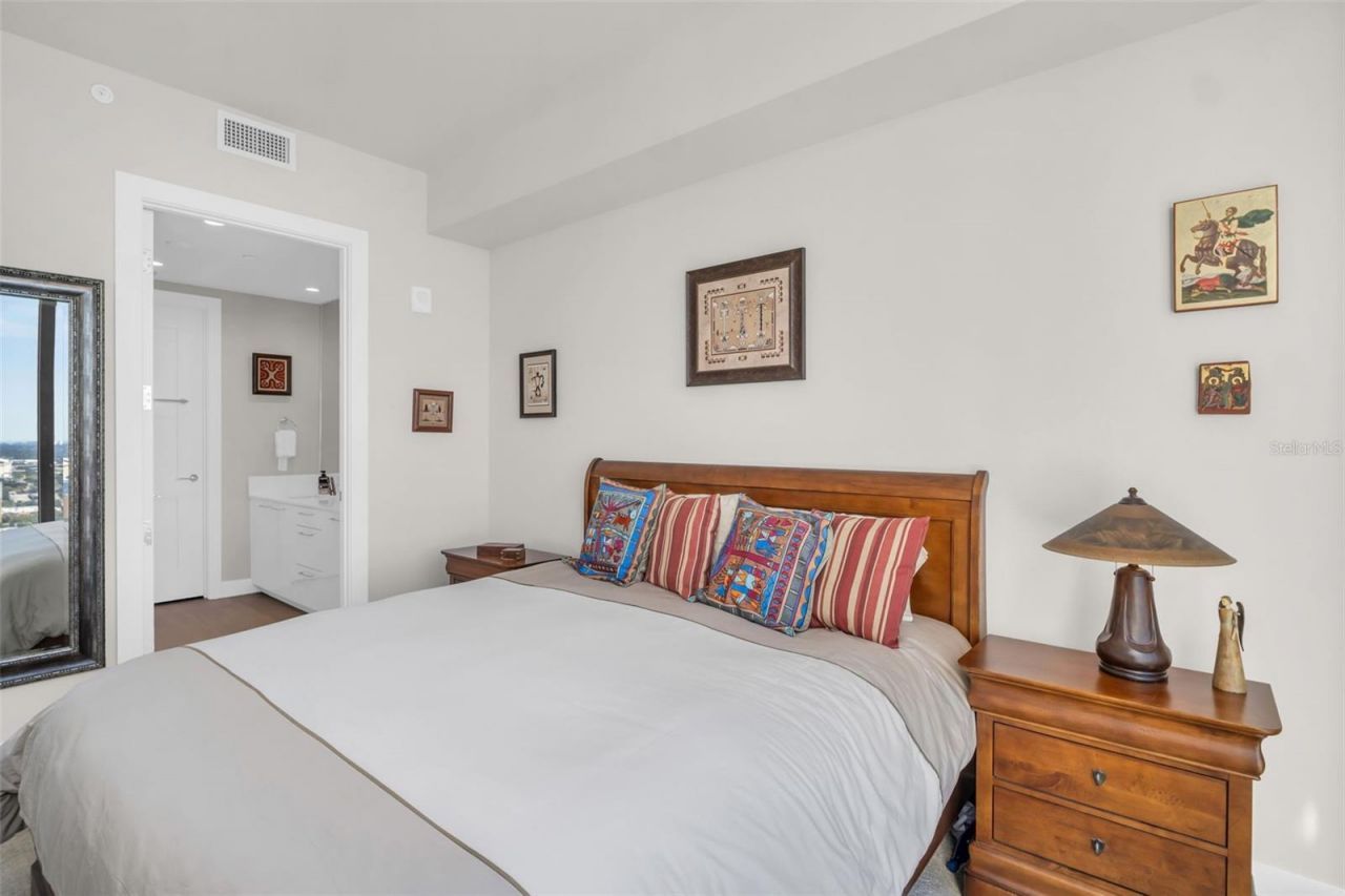 301 1st Street S, Unit 3305, Saint Petersburg, FL 33701 Photo