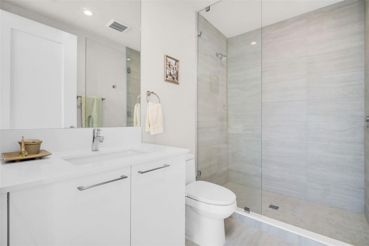 301 1st Street S, Unit 3305, Saint Petersburg, FL 33701 Photo