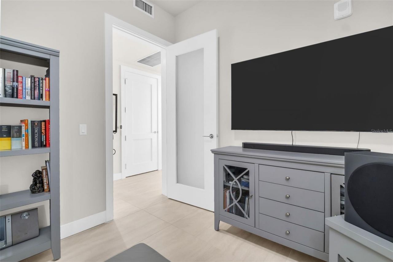 301 1st Street S, Unit 3305, Saint Petersburg, FL 33701 Photo