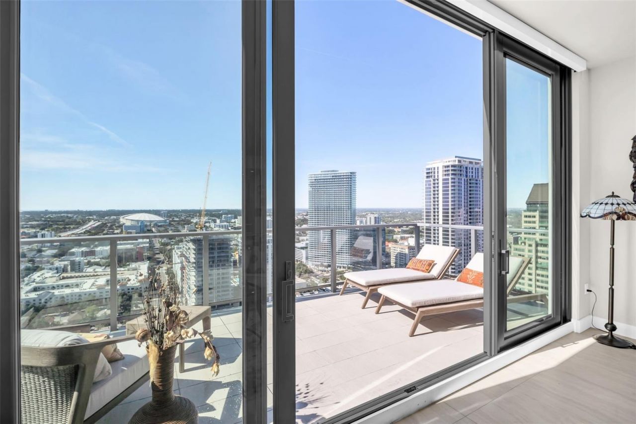 301 1st Street S, Unit 3305, Saint Petersburg, FL 33701 Photo