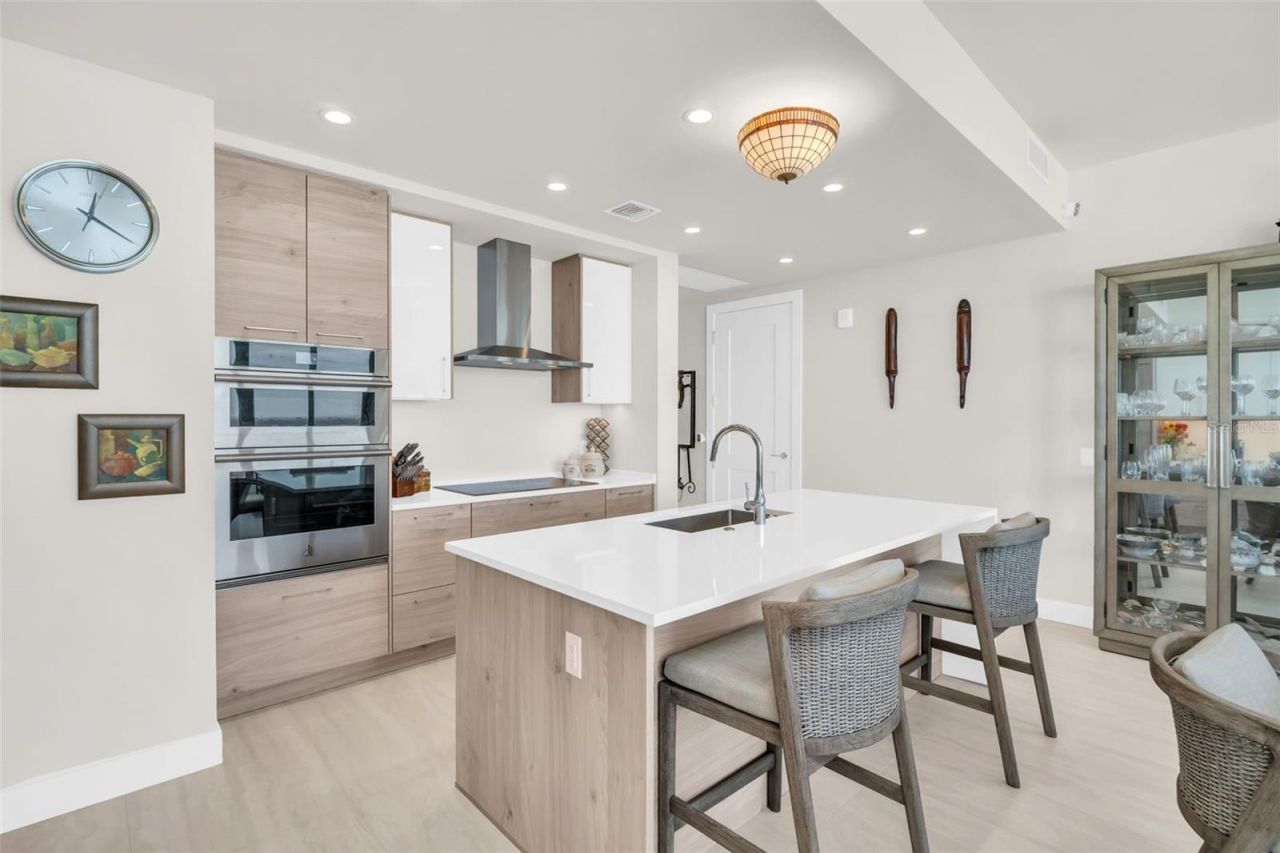 301 1st Street S, Unit 3305, Saint Petersburg, FL 33701 Photo