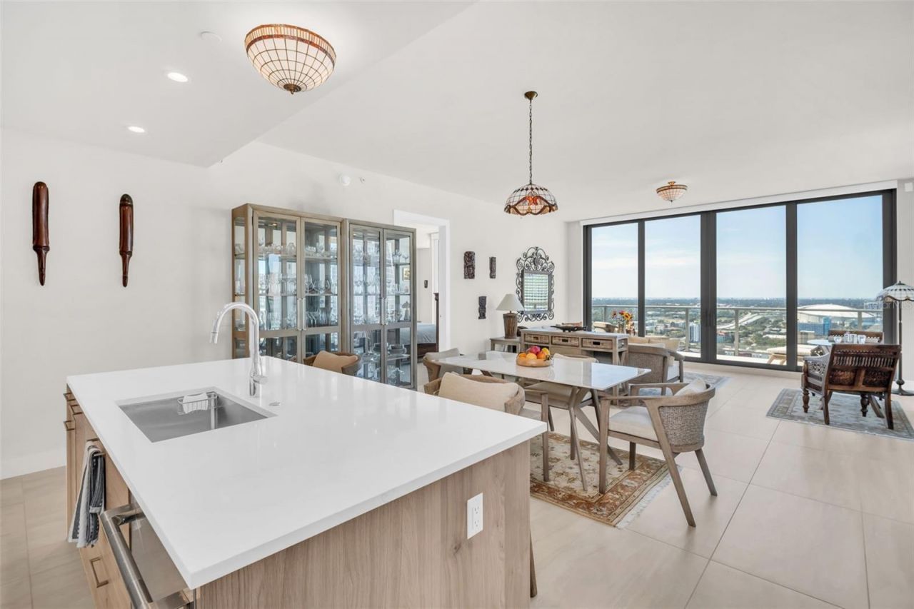 301 1st Street S, Unit 3305, Saint Petersburg, FL 33701 Photo