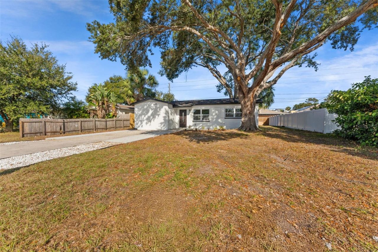 5739 Dartmouth Avenue N, Saint Petersburg, FL 33710 Photo