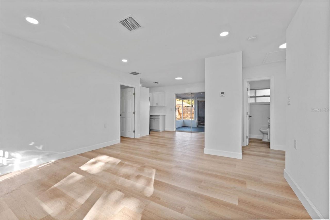 5739 Dartmouth Avenue N, Saint Petersburg, FL 33710 Photo