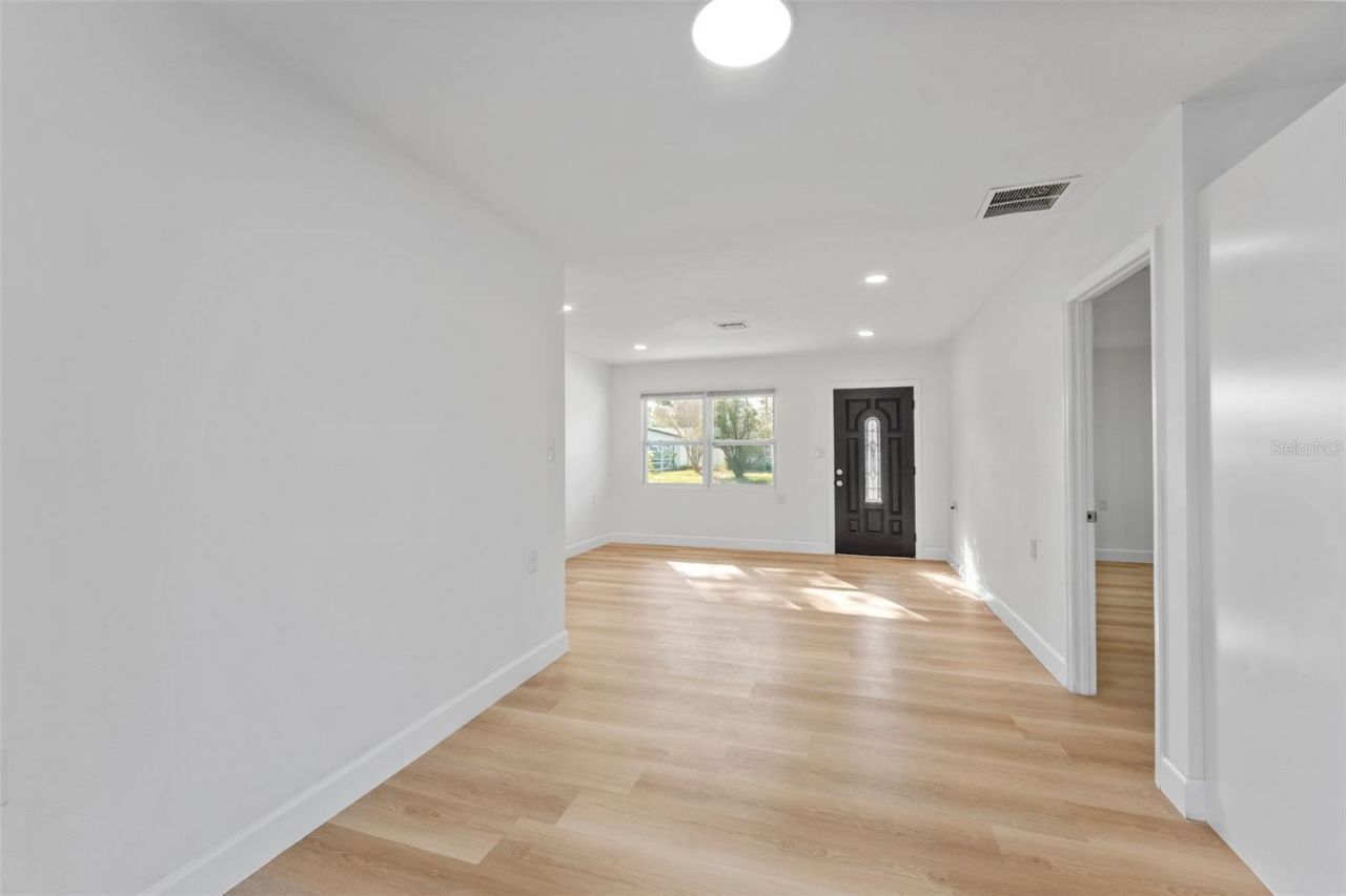 5739 Dartmouth Avenue N, Saint Petersburg, FL 33710 Photo