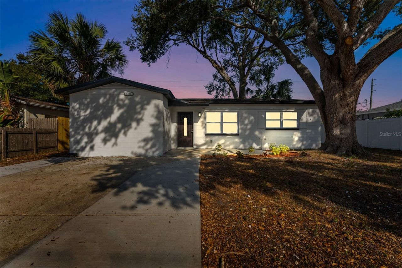 5739 Dartmouth Avenue N, Saint Petersburg, FL 33710 Photo