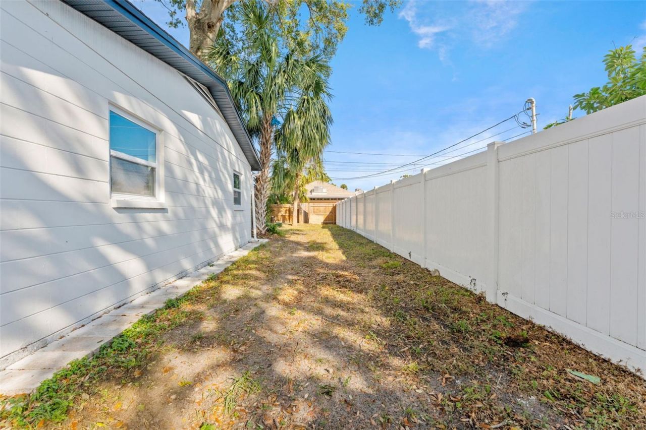 5739 Dartmouth Avenue N, Saint Petersburg, FL 33710 Photo