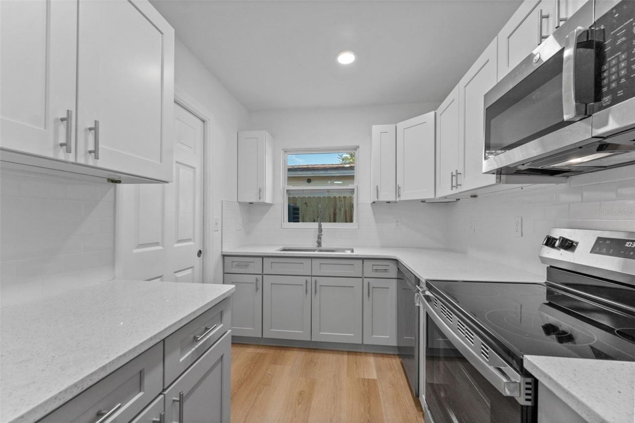 5739 Dartmouth Avenue N, Saint Petersburg, FL 33710 Photo