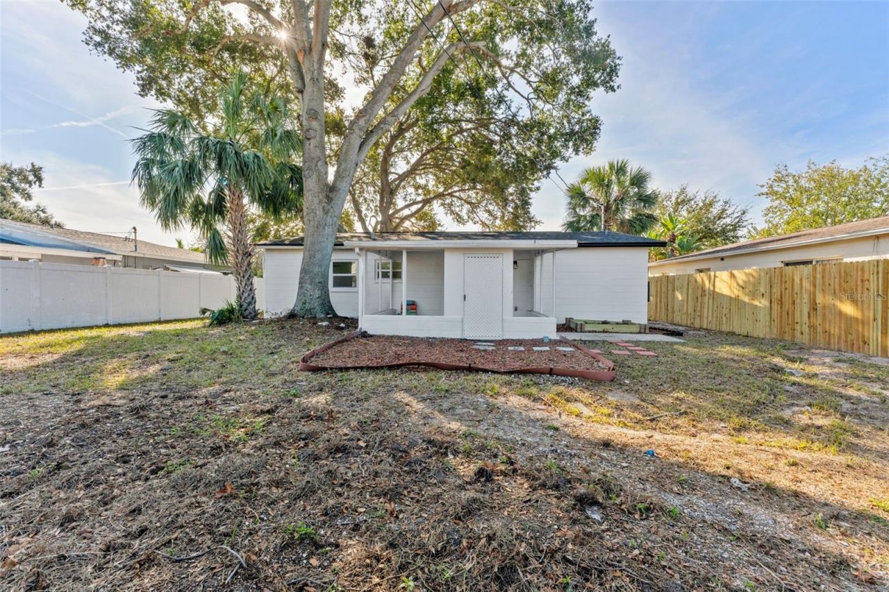 5739 Dartmouth Avenue N, Saint Petersburg, FL 33710 Photo