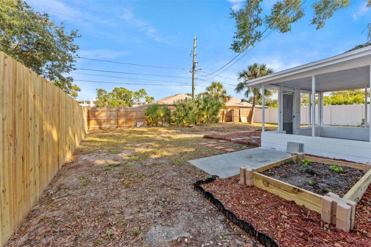 5739 Dartmouth Avenue N, Saint Petersburg, FL 33710 Photo