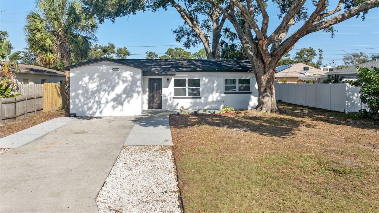 5739 Dartmouth Avenue N, Saint Petersburg, FL 33710 Photo