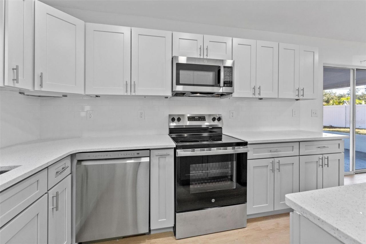 5739 Dartmouth Avenue N, Saint Petersburg, FL 33710 Photo