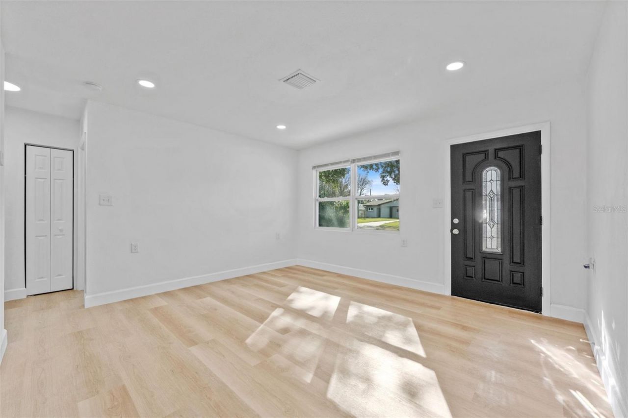 5739 Dartmouth Avenue N, Saint Petersburg, FL 33710 Photo