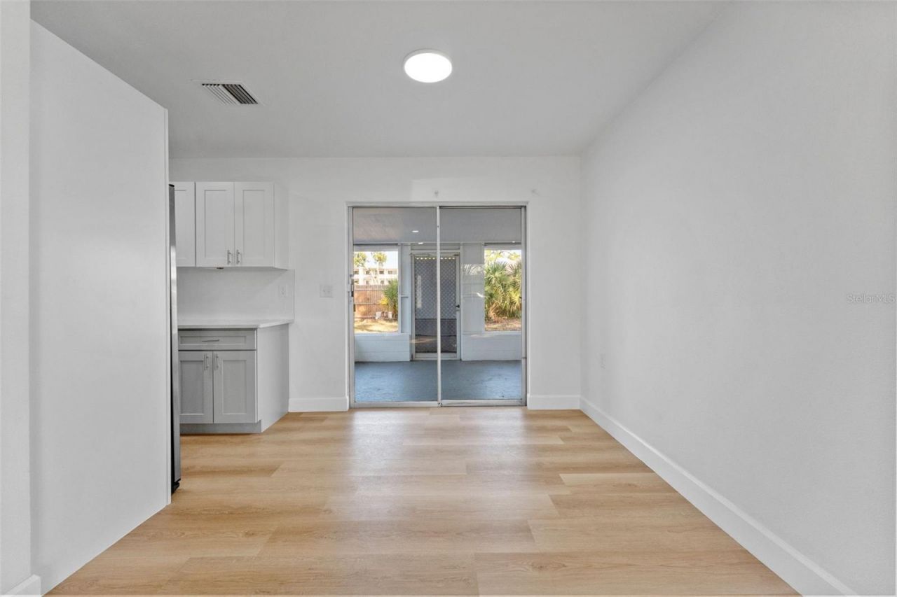 5739 Dartmouth Avenue N, Saint Petersburg, FL 33710 Photo