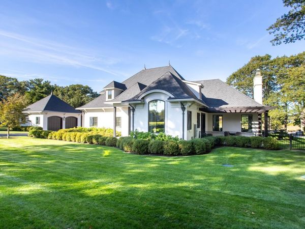 12 Runnymede Drive, North Hampton, NH 03862