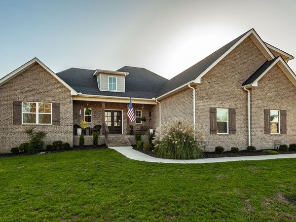 1035 Robert Lee Dr, Gallatin, TN 37066