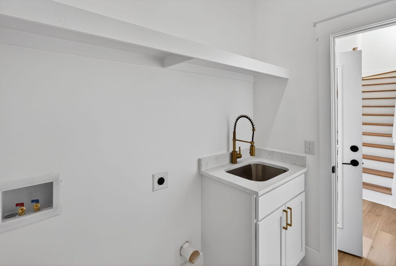 111 Kenneth Lane Photo 4