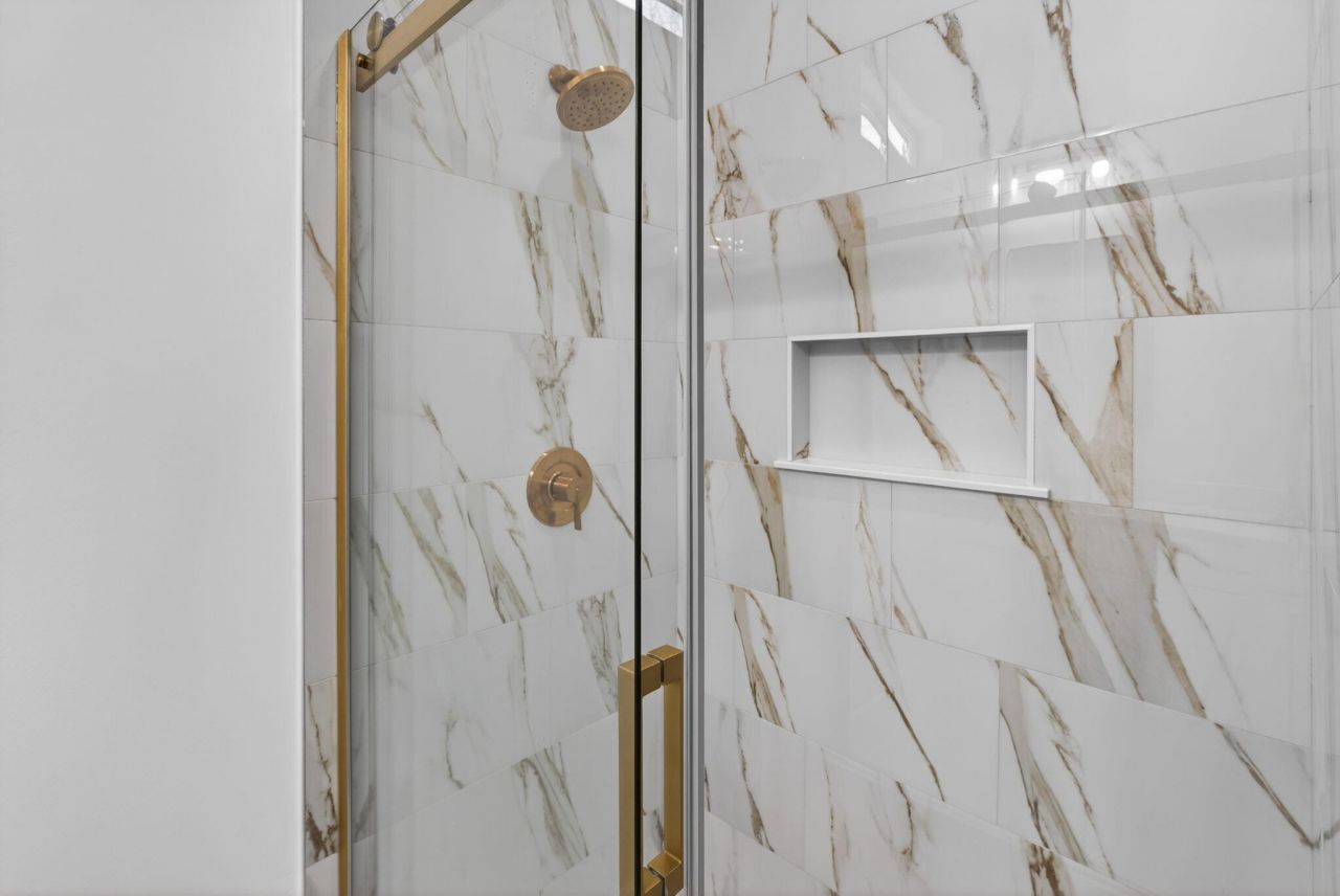 105 Kenneth Lane Photo 12