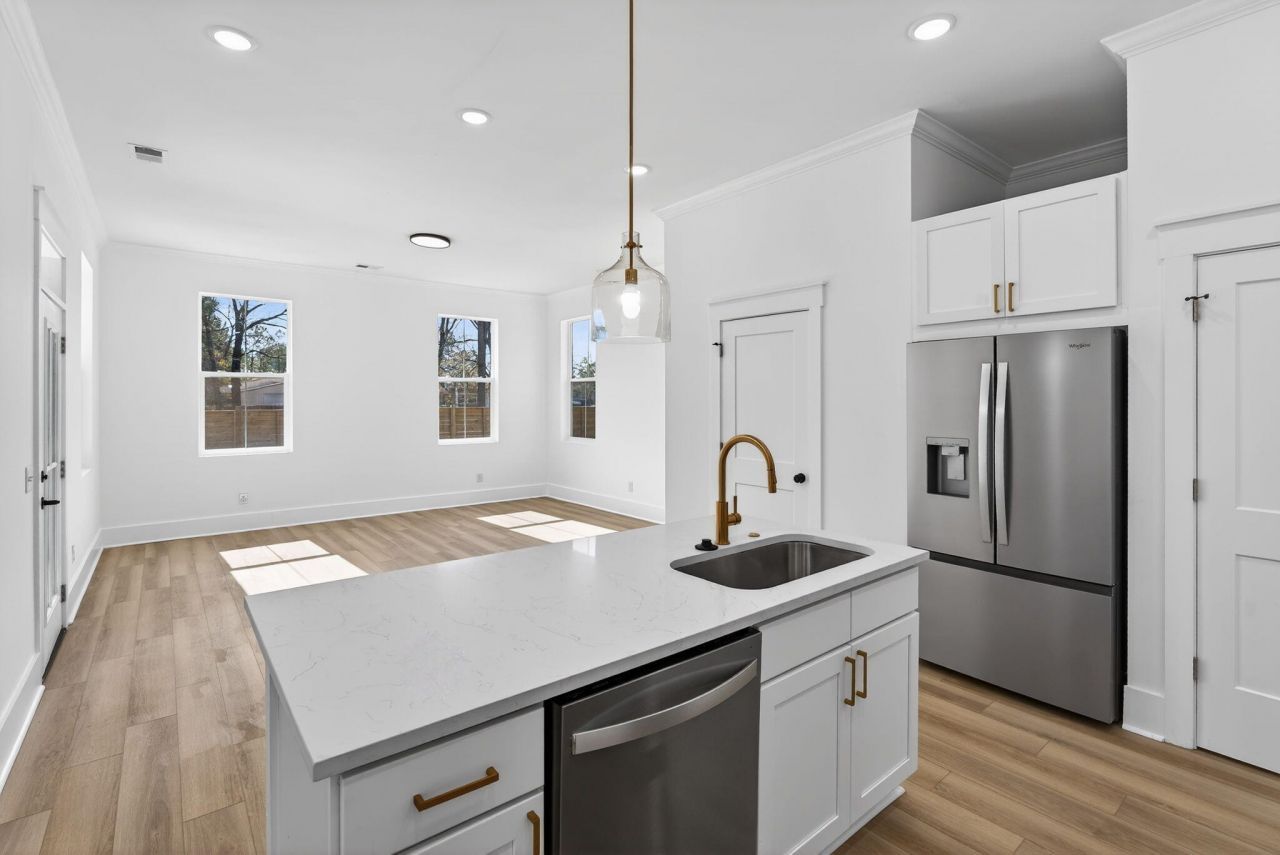 105 Kenneth Lane Photo 18