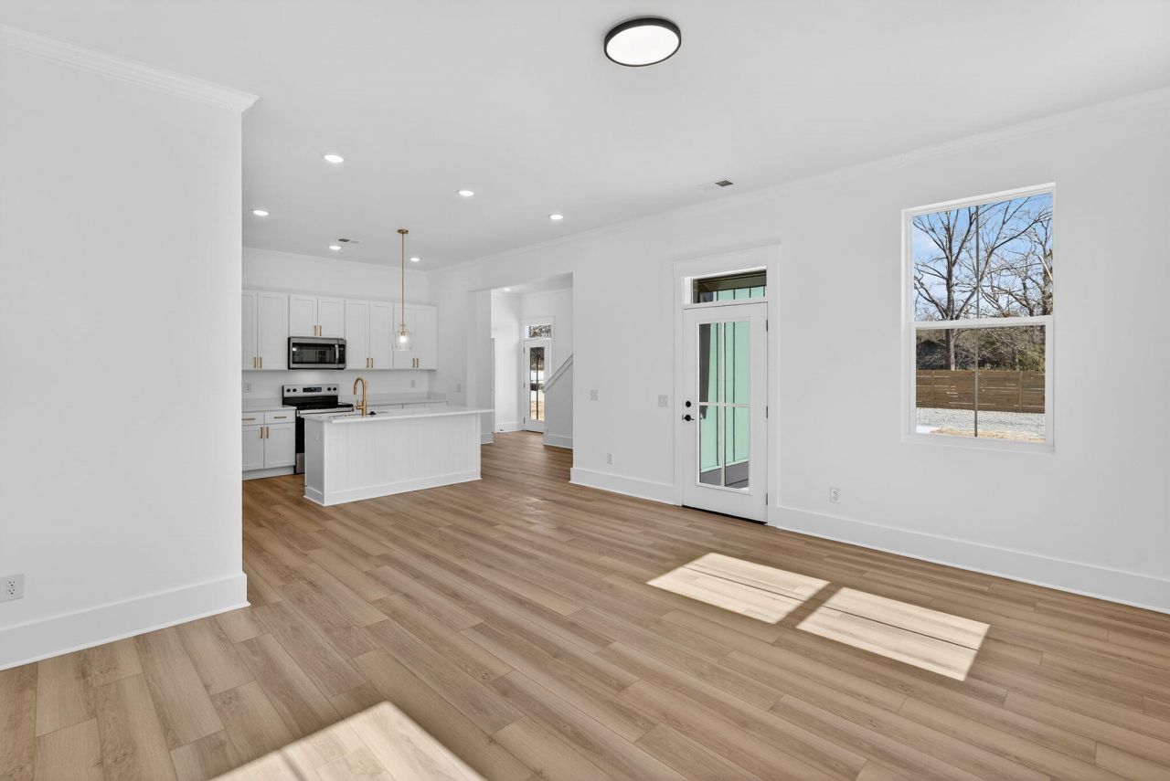 105 Kenneth Lane Photo 22