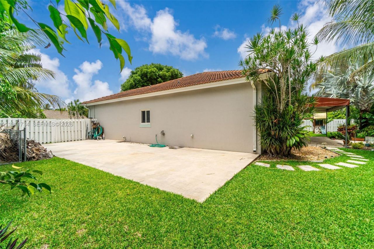 12743 SW 220th St, Miami, FL 33170 Photo