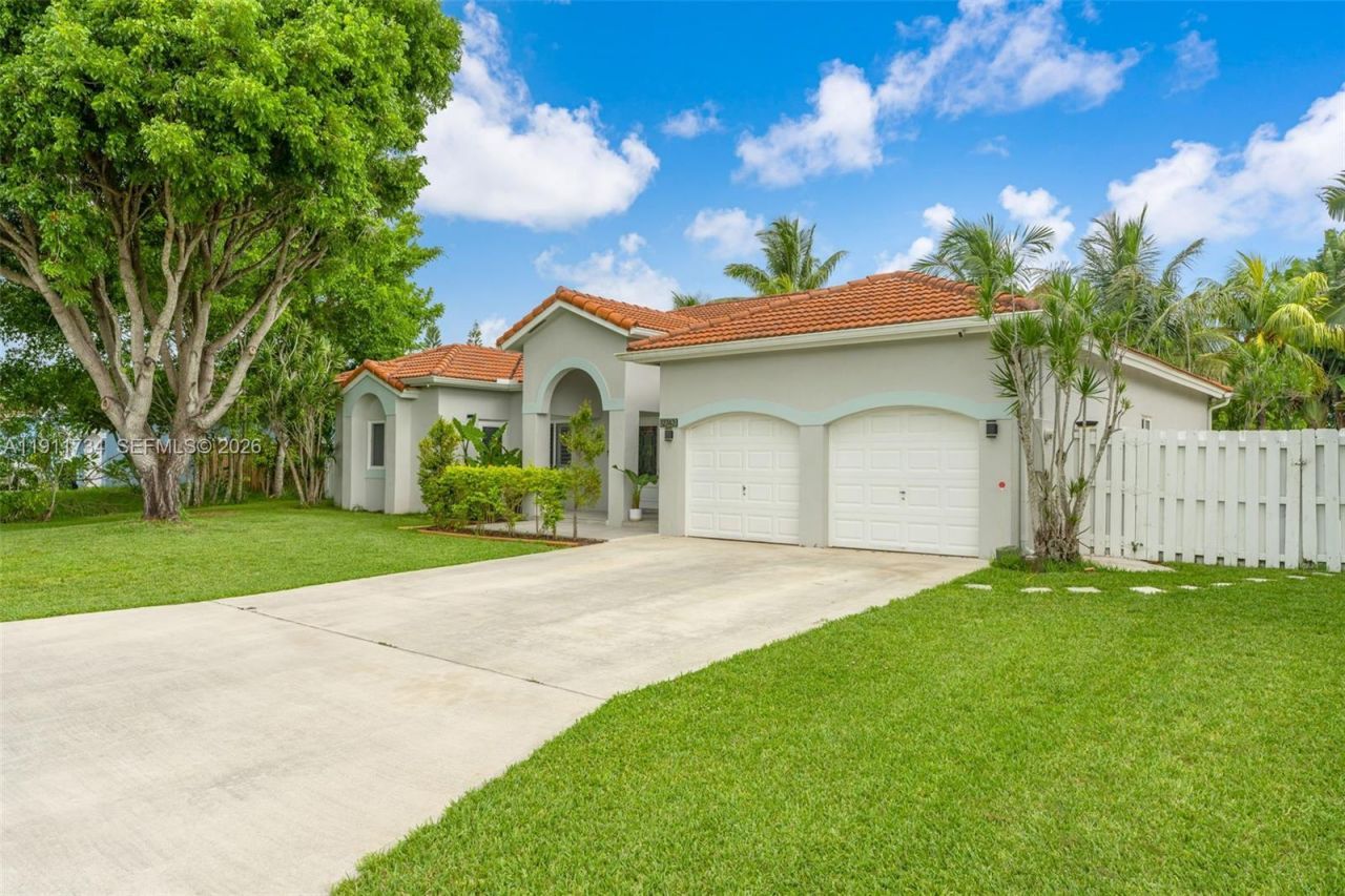 12743 SW 220th St, Miami, FL 33170 Photo