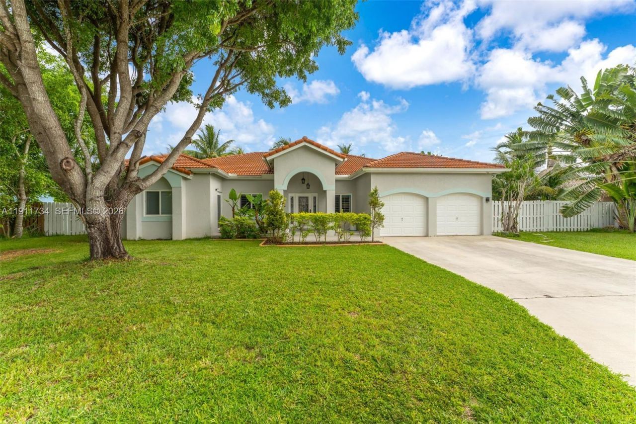 12743 SW 220th St, Miami, FL 33170 Photo