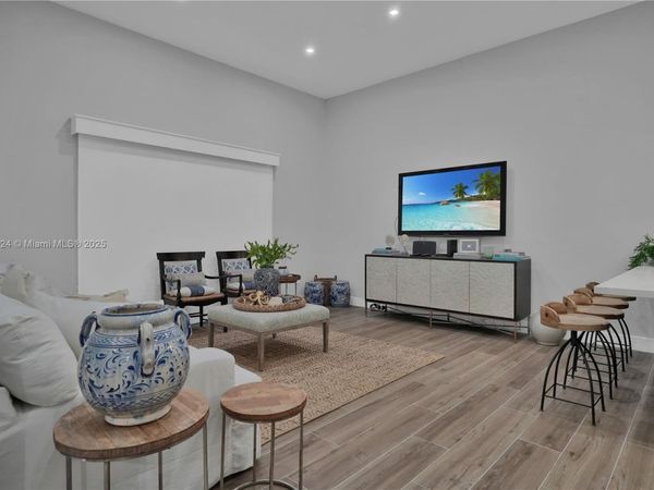 5555 Collins Ave, Unit 3E, Miami Beach, FL 33140