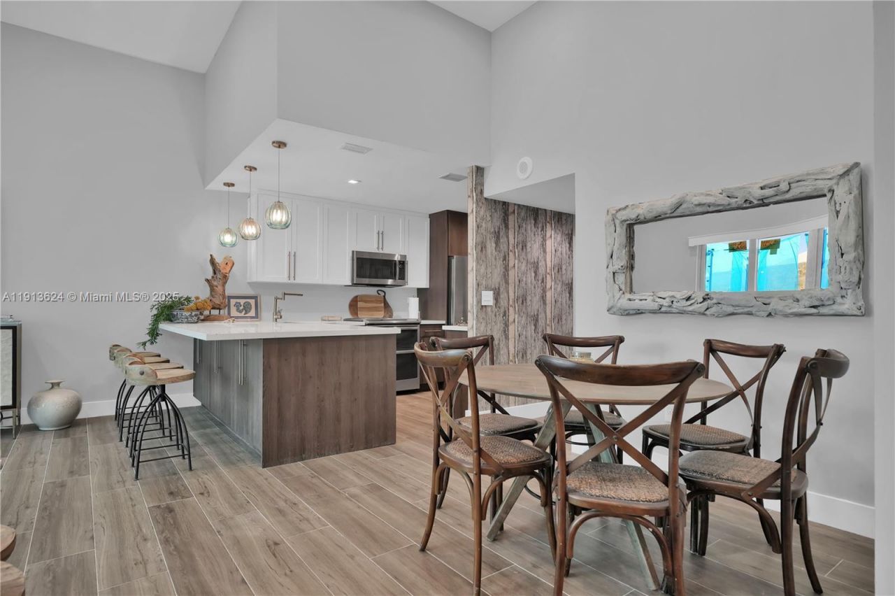 5555 Collins Ave, Unit 3E, Miami Beach, FL 33140 Photo