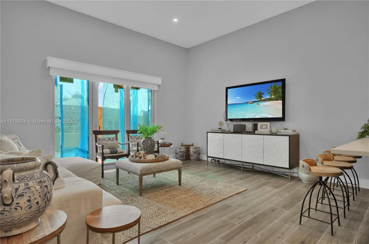 5555 Collins Ave, Unit 3E, Miami Beach, FL 33140 Photo