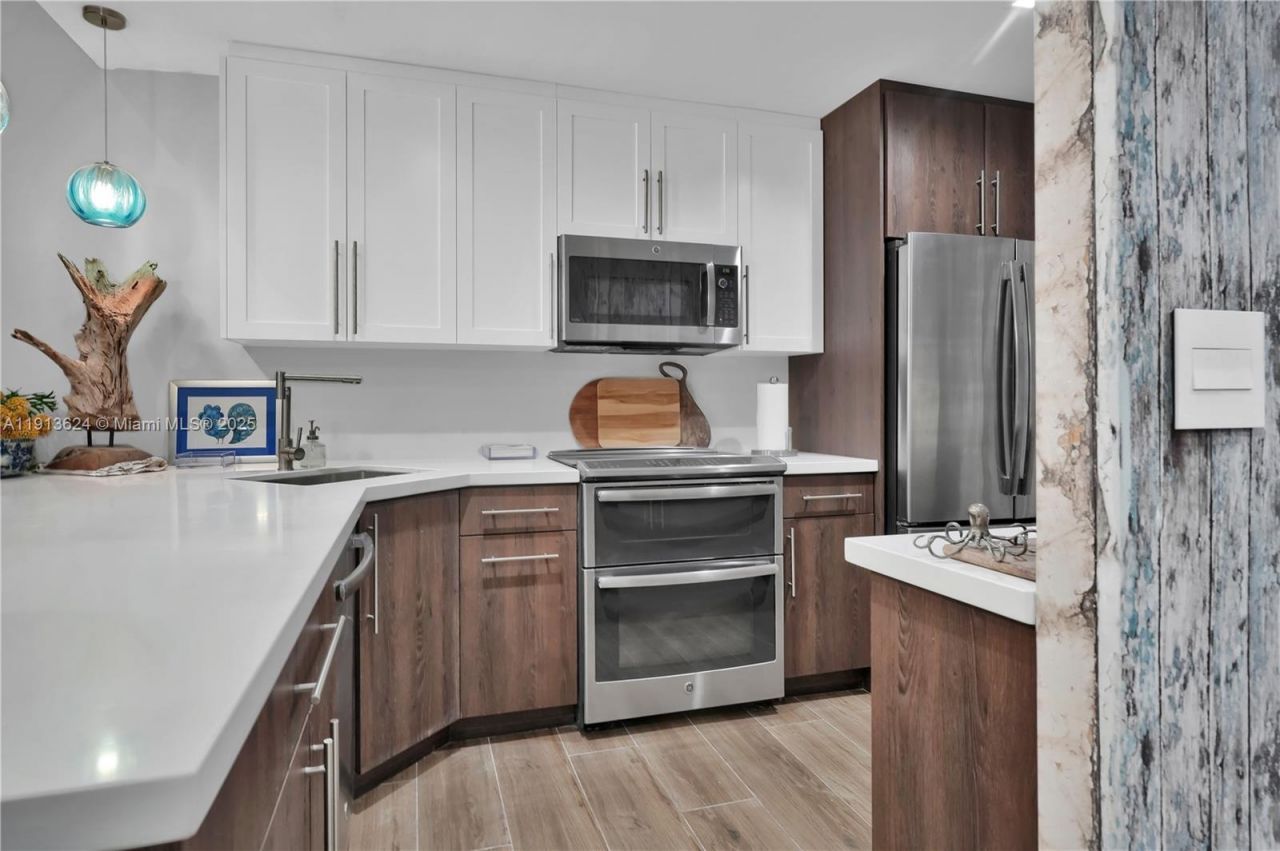 5555 Collins Ave, Unit 3E, Miami Beach, FL 33140 Photo