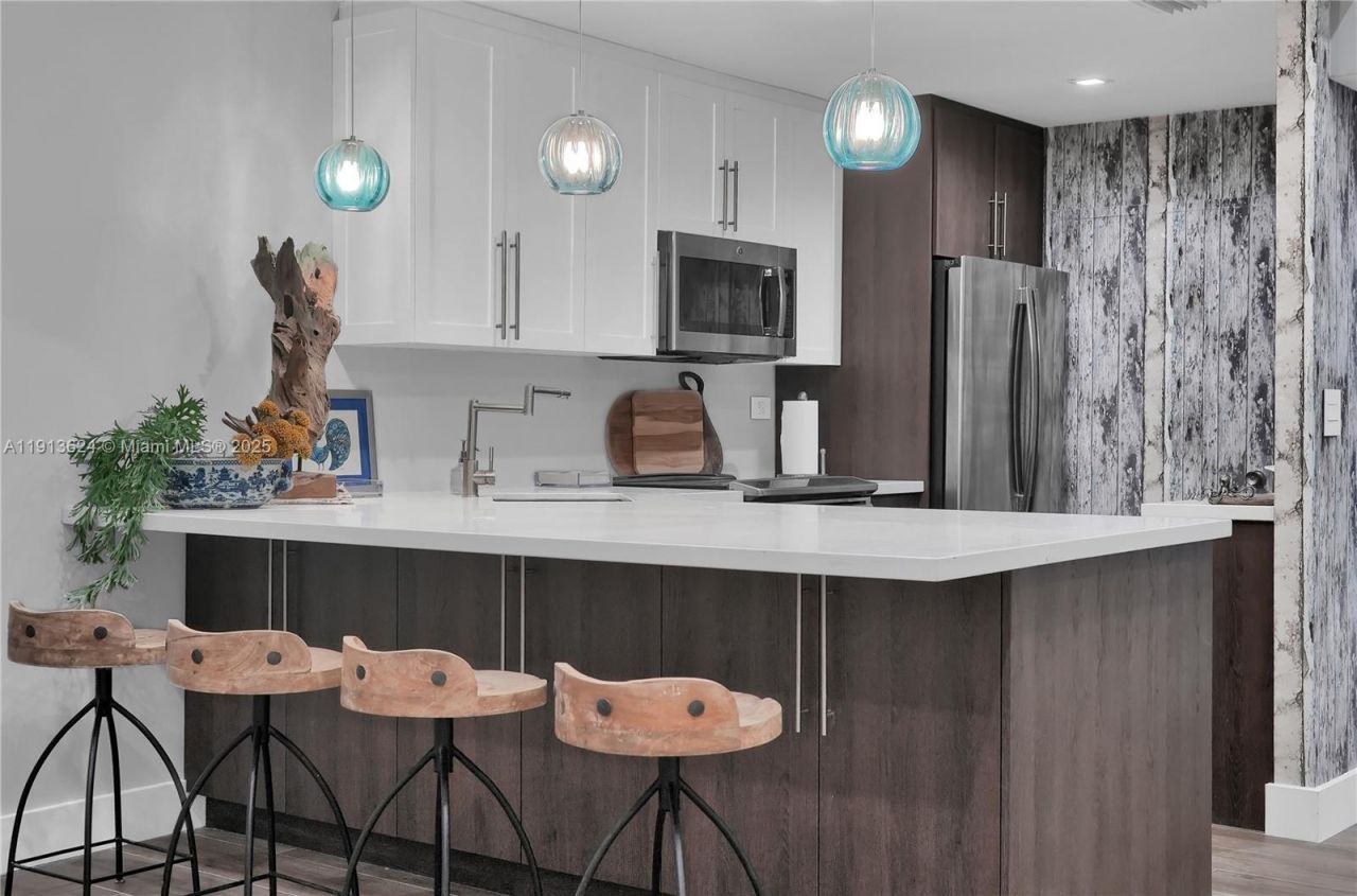 5555 Collins Ave, Unit 3E, Miami Beach, FL 33140 Photo