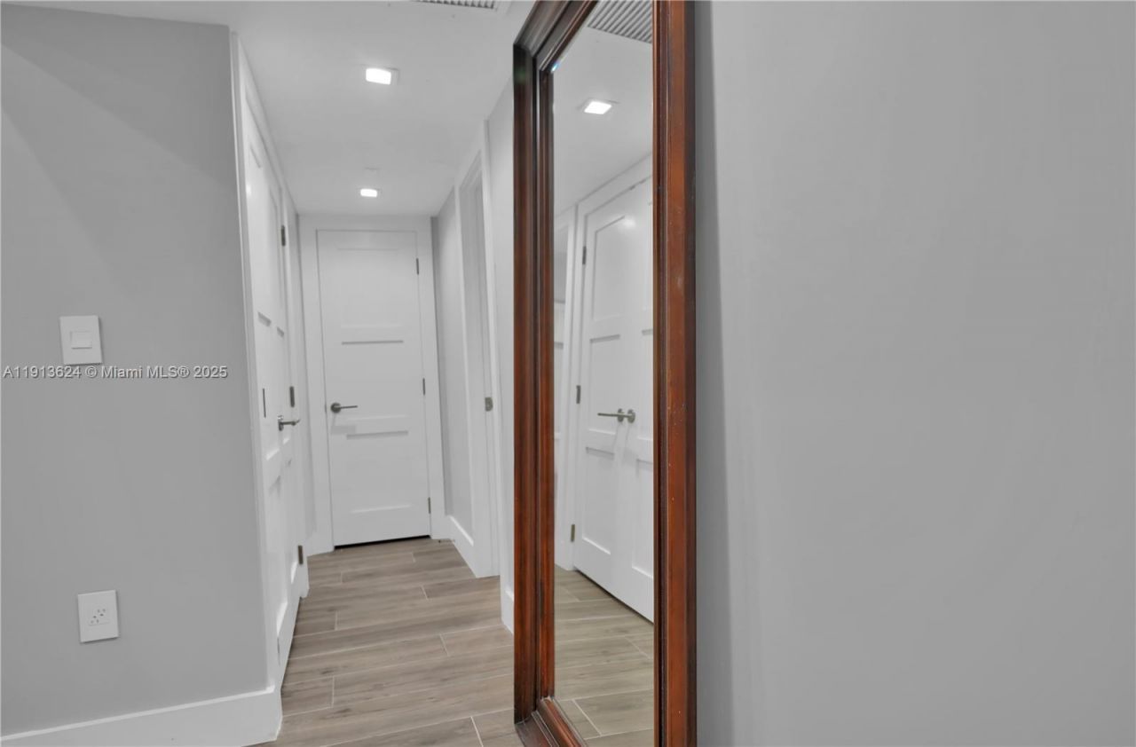 5555 Collins Ave, Unit 3E, Miami Beach, FL 33140 Photo