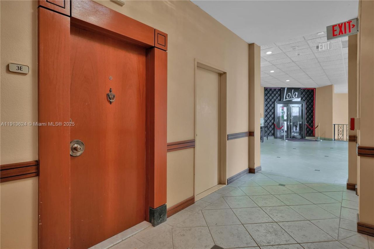 5555 Collins Ave, Unit 3E, Miami Beach, FL 33140 Photo