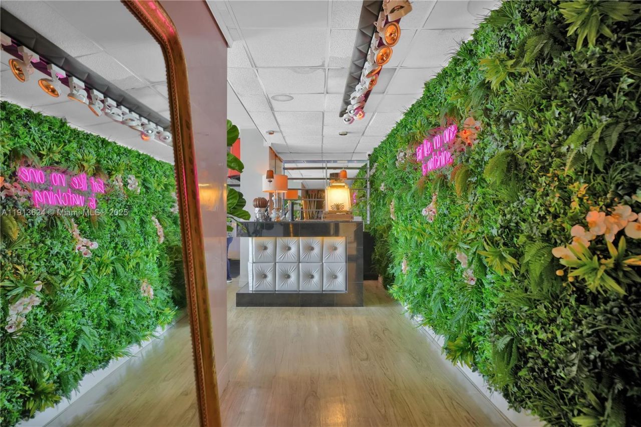 5555 Collins Ave, Unit 3E, Miami Beach, FL 33140 Photo