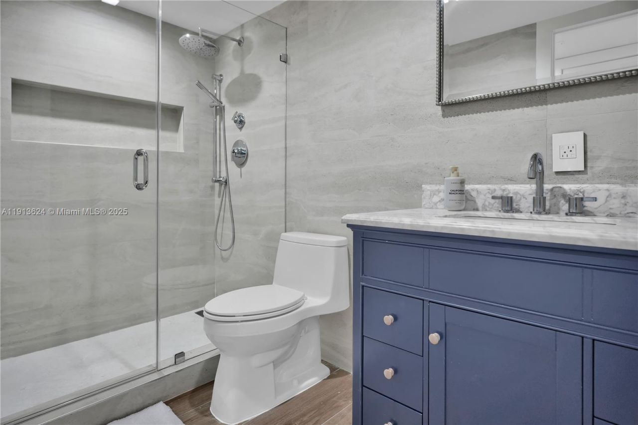 5555 Collins Ave, Unit 3E, Miami Beach, FL 33140 Photo