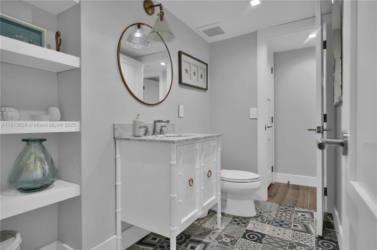 5555 Collins Ave, Unit 3E, Miami Beach, FL 33140 Photo