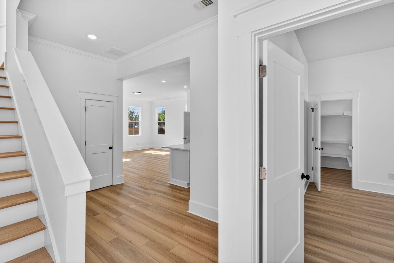 109 Kenneth Lane Photo 5