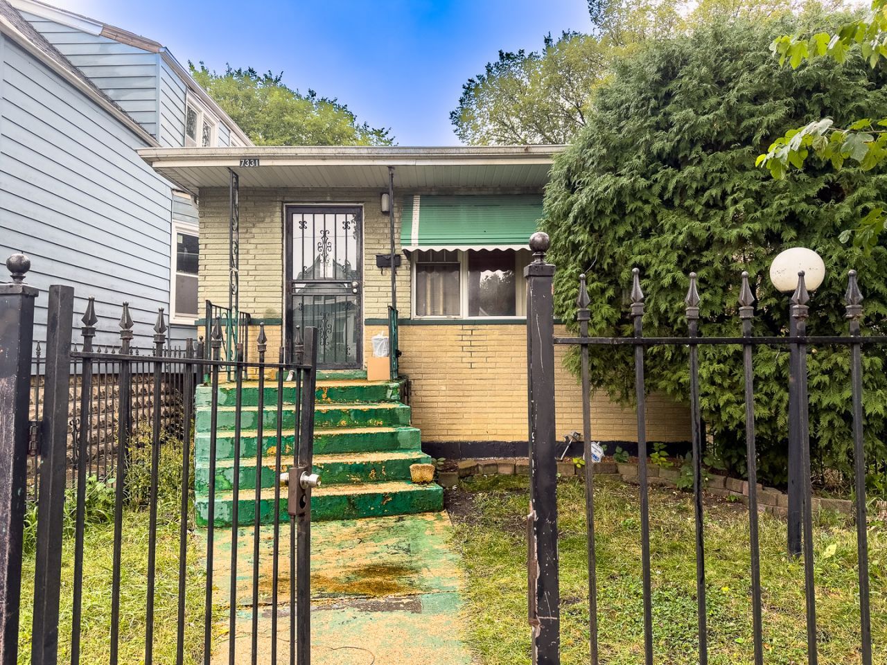7331 S Carpenter Street, Chicago, IL 60621 Main Photo