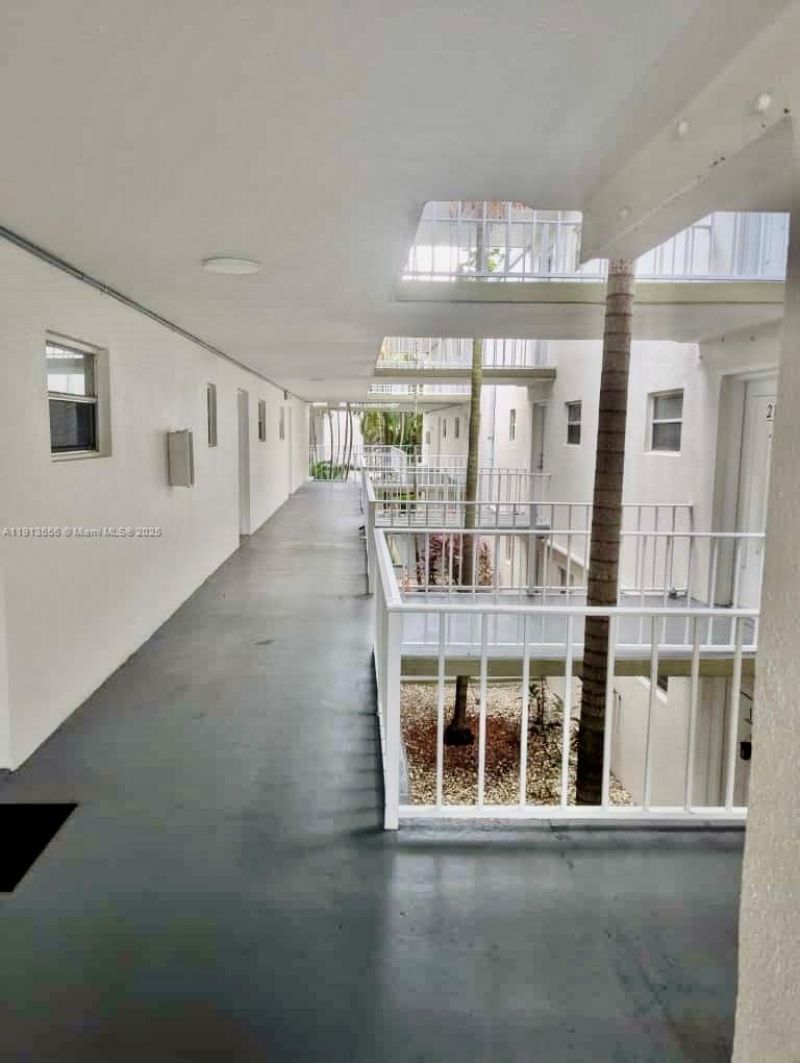 4255 N University Dr, Unit 208, Sunrise, FL 33351 Photo