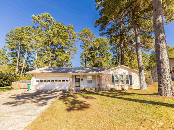 926 Brookwood Dr, El Dorado, AR 71730