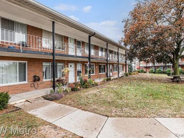 2121 Clawson Avenue, Royal Oak, MI 48073