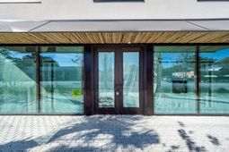 4431 Spruill Avenue photo 4