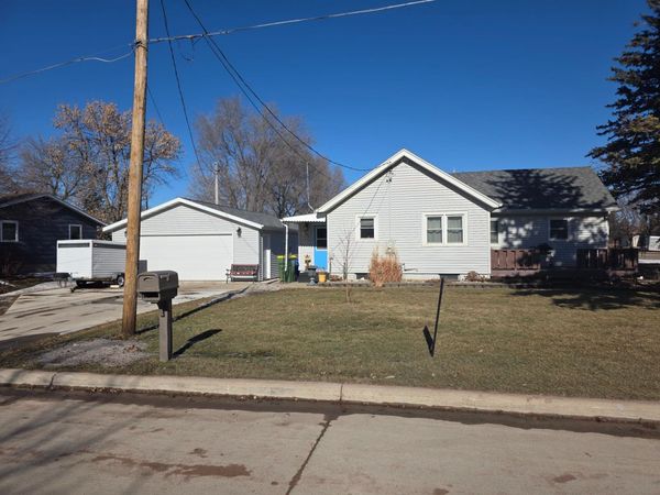 901 2nd Street NW, Pipestone, MN 56164