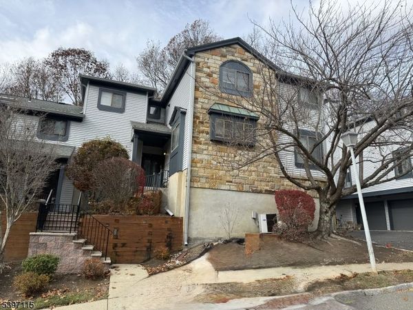 39 Overlook Dr, Independence, NJ 07840