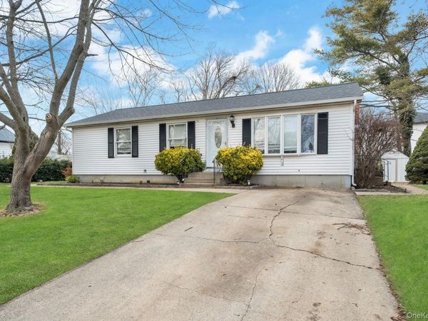 7 Kristin Court, Bay Shore, NY 11706