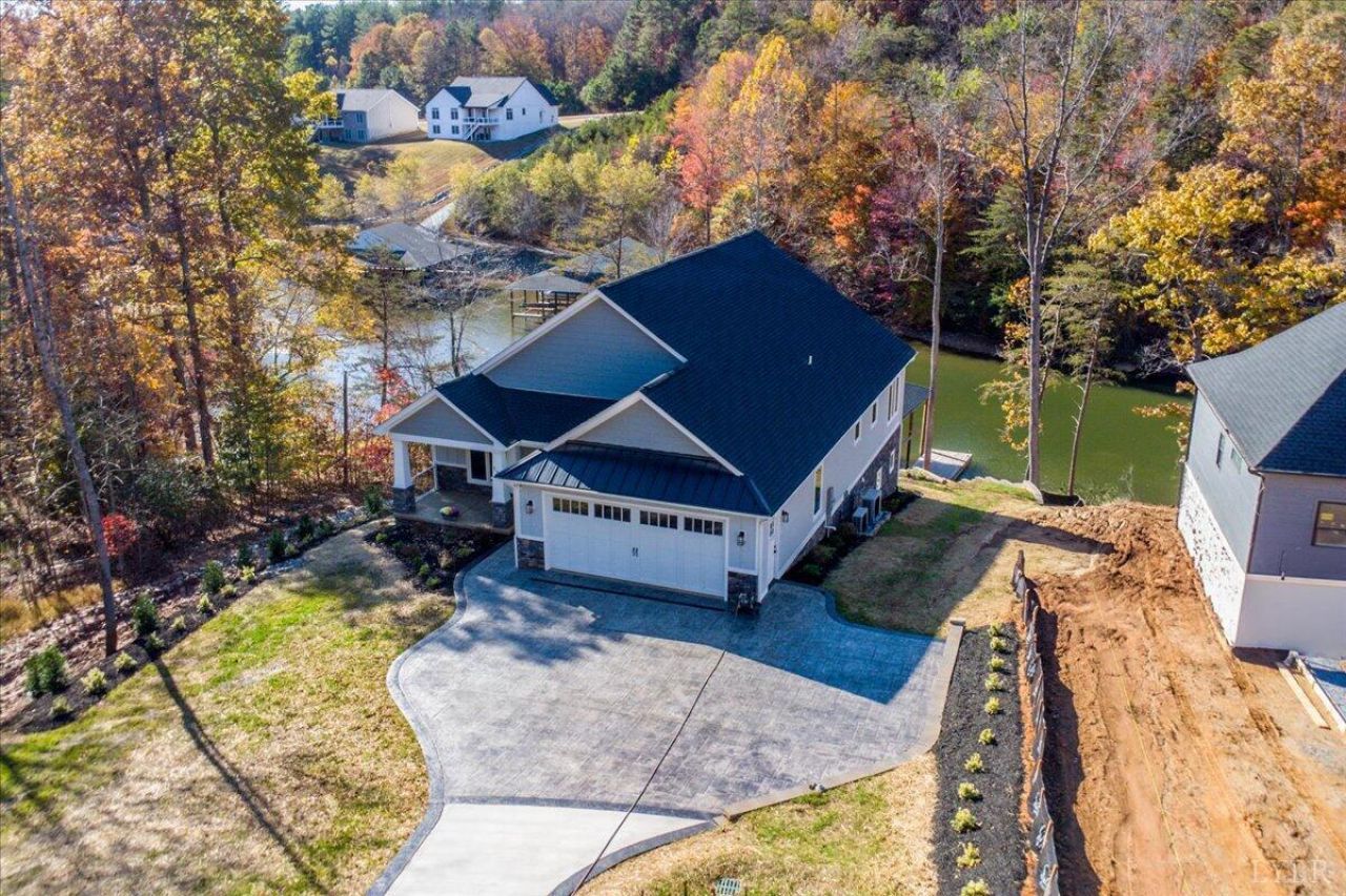 172 Lakewatch Circle, Moneta, VA 24121
