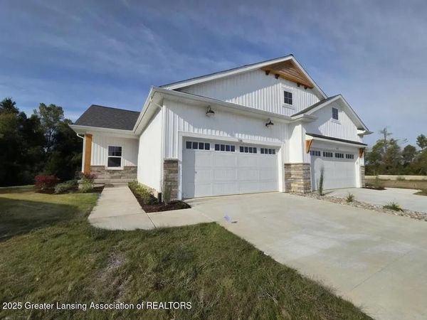 810 Joyce Lane, St. Johns, MI 48879
