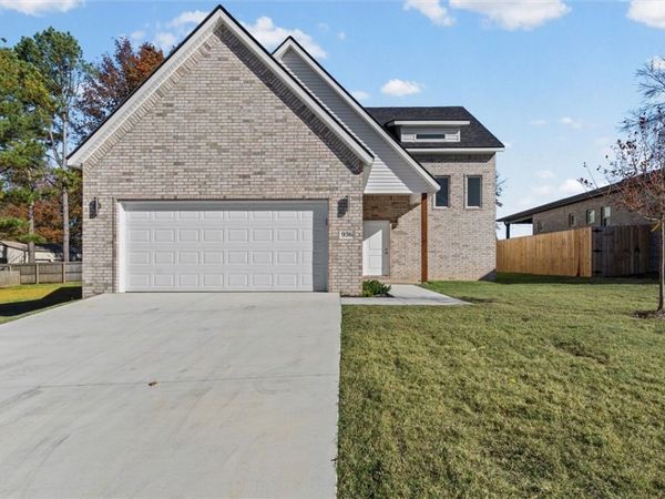 936 S Liberty Drive, Fayetteville, AR 72701